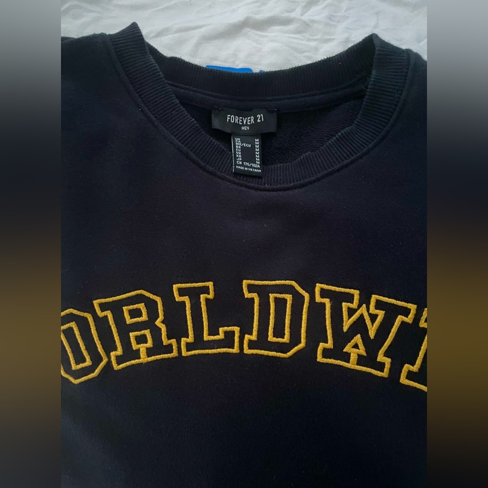 Sweatshirt